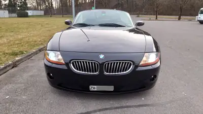 BMW Z4 3.0i Roadster — Cabriolet sportif d'exception, équipement premium complet — rear view