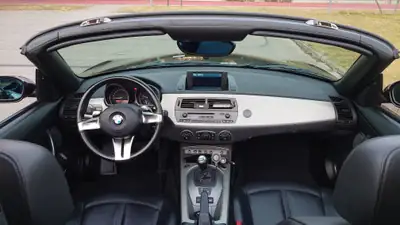 BMW Z4 3.0i Roadster — Cabriolet sportif d'exception, équipement premium complet — detail