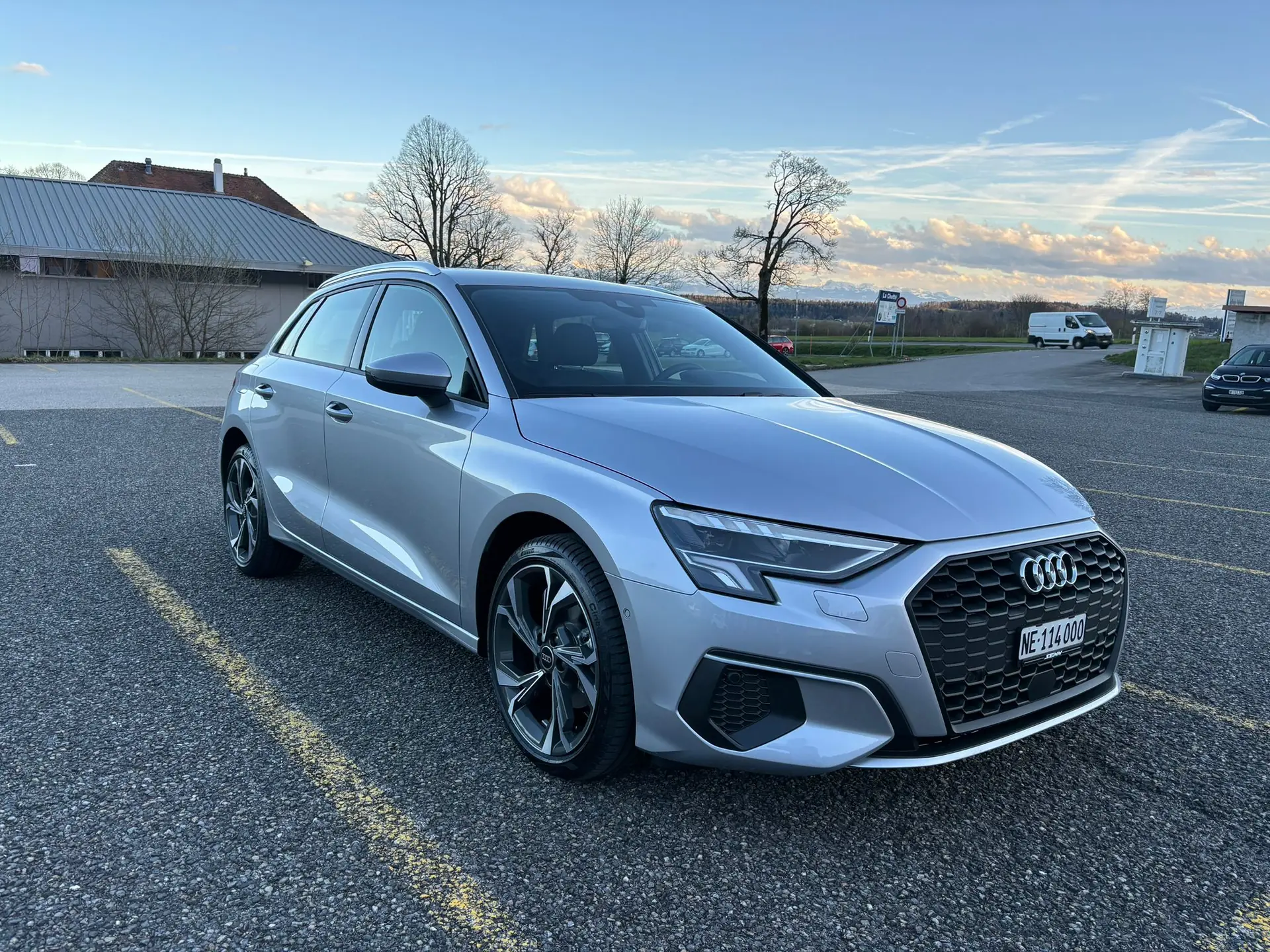 Audi A3 Sportback 35 TFSI — Compacte dynamique, 17 000 km, 5 ans de garantie — vue extérieure
