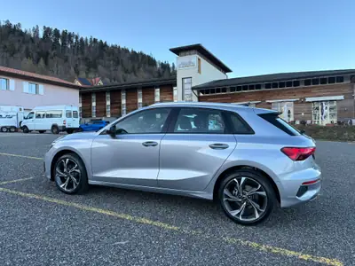 Audi A3 Sportback 35 TFSI — Compacte dynamique, 17 000 km, 5 ans de garantie — côté