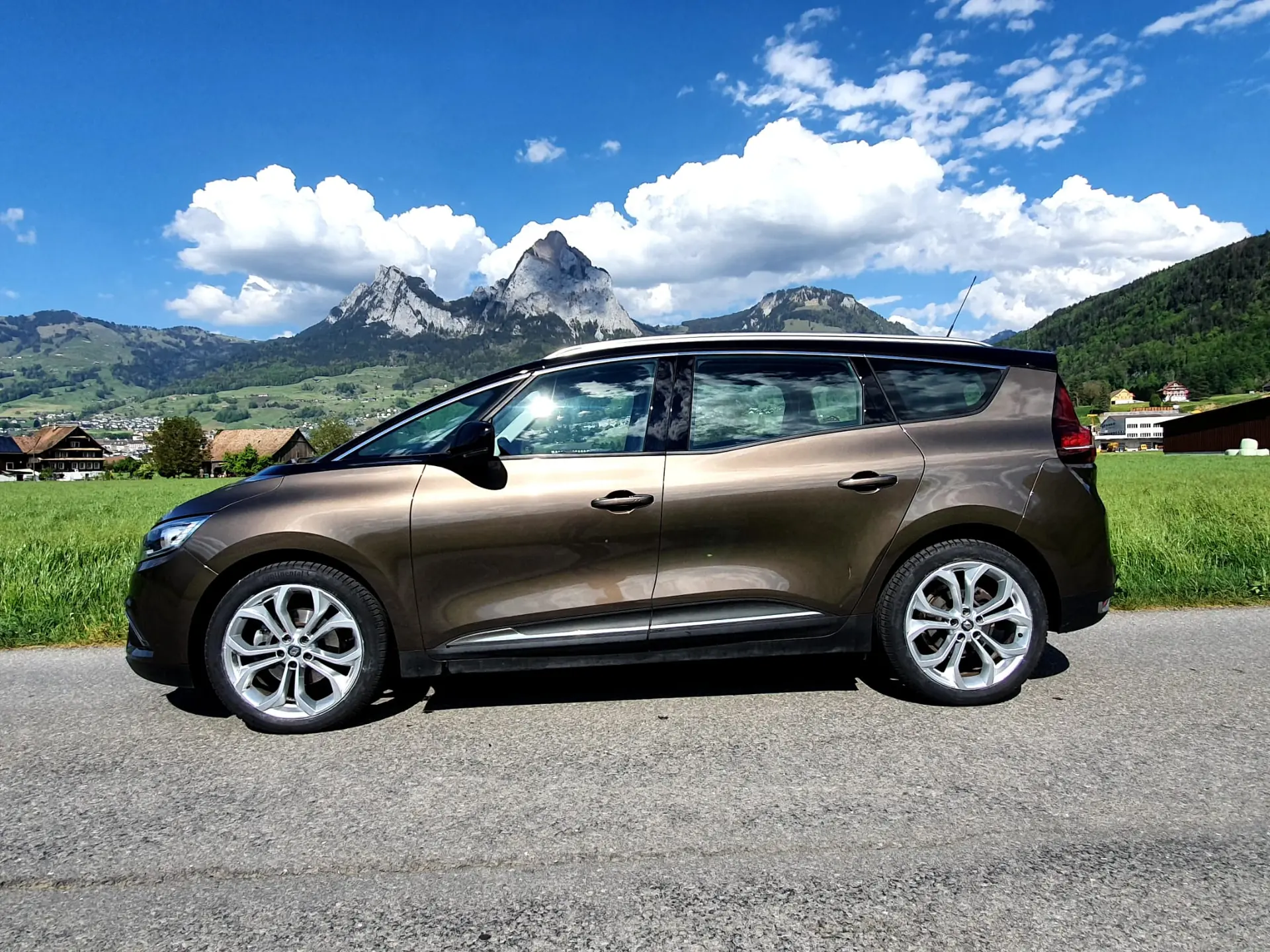 Renault Grand Scénic 1.6 dCi Zen — Minivan 7 places, diesel économe, 69'000 km — vue extérieure