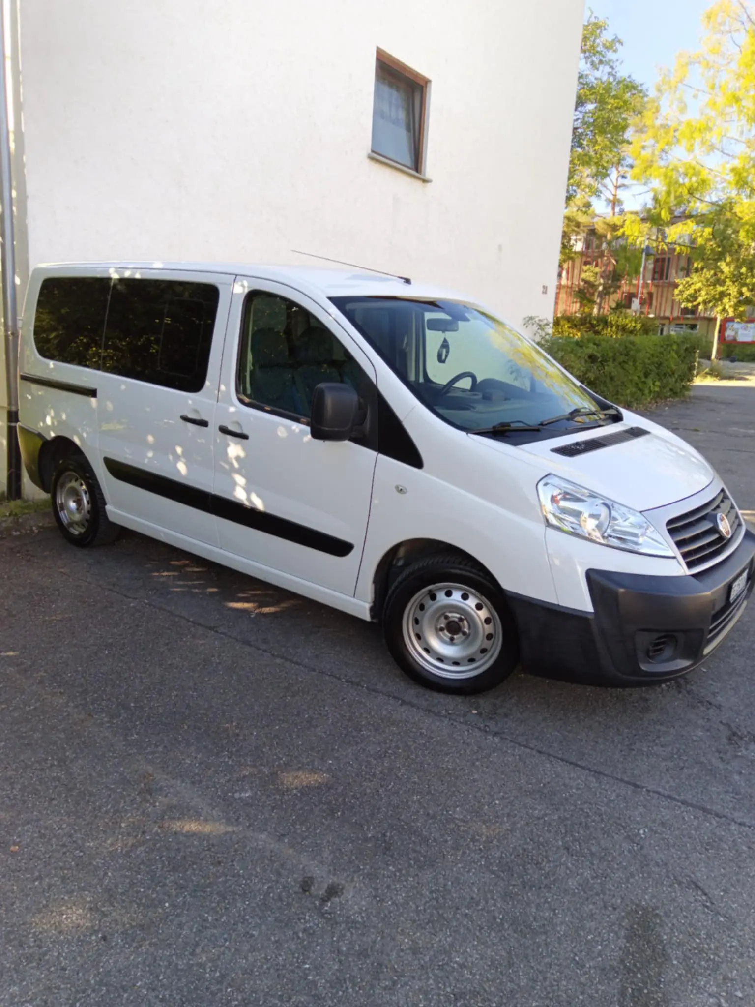 Fiat Scudo 2.0 MJ 2013 — Monospace utilitaire 9 places, diesel économique — vue extérieure