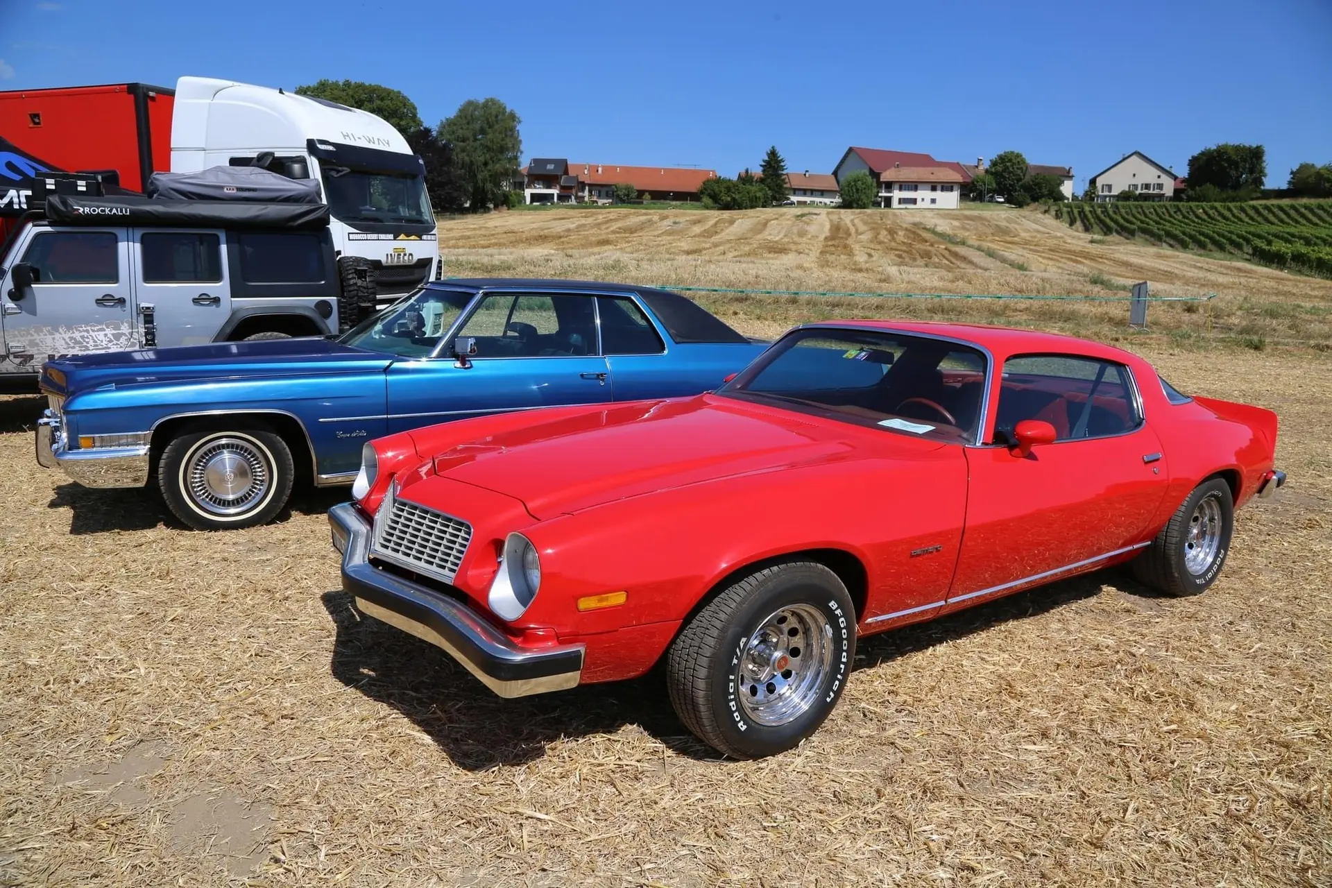 Chevrolet Camaro 1976 — Coupé muscle car mythique, 165 ch, rouge éclatant