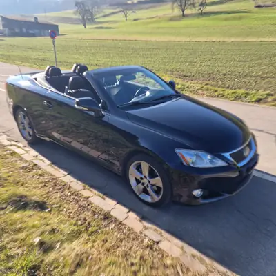 Lexus IS250C — Cabriolet sportif, 84'000 km, élégance noire intemporelle — vue extérieure
