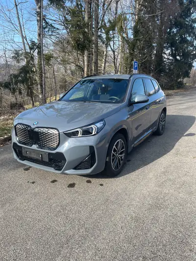 BMW iX1 xDrive 30 M Sport — SUV électrique performant, 33 800 km seulement — Armaturenbrett