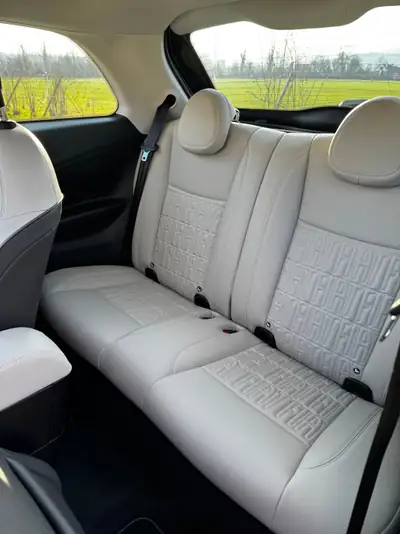 Fiat 500 Electric La Prima 2022 — Citadine électrique compacte, 40 500 km seulement — tableau de bord