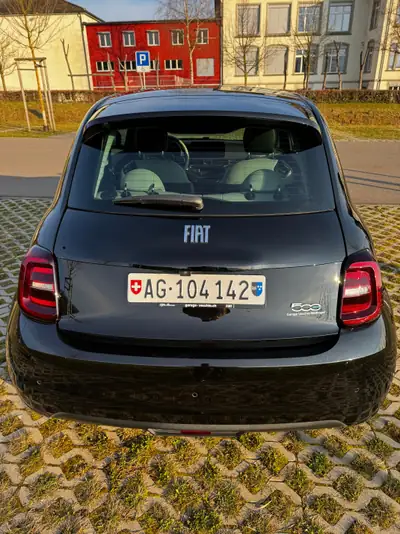 Fiat 500 Electric La Prima 2022 — Citadine électrique compacte, 40 500 km seulement — intérieur