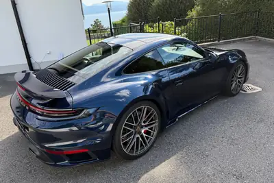 Porsche 911 Turbo PDK — Performance extrême, 24 000 km, garantie prolongée jusqu'en 2028 — vista posteriore