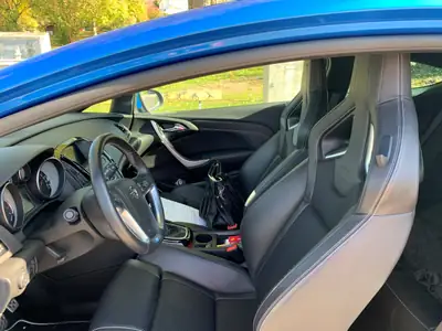 Opel Astra GTC 2.0i Turbo OPC — Coupé sportif 280 ch, faible kilométrage — côté