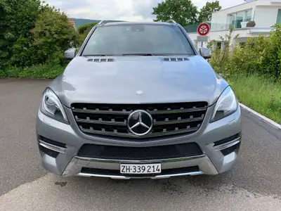 Mercedes-Benz ML 350 BlueTEC — SUV premium diesel 4×4, cuir et toit panoramique — détail
