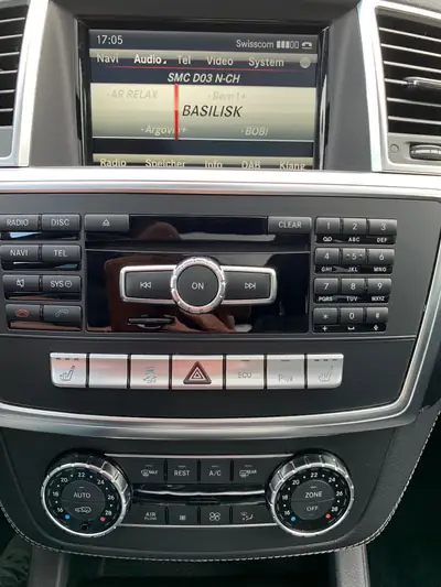 Mercedes-Benz ML 350 BlueTEC — SUV premium diesel 4×4, cuir et toit panoramique — Miniature 14