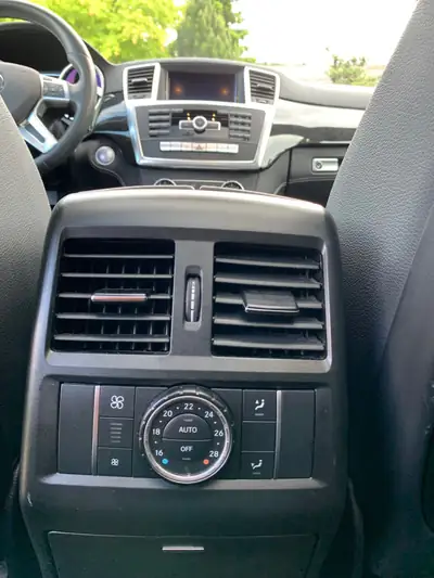 Mercedes-Benz ML 350 BlueTEC — SUV premium diesel 4×4, cuir et toit panoramique — Miniature 17