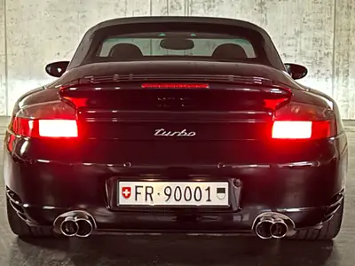 Porsche 911 Turbo Cabrio 2005 — Légendaire roadster turbo, boîte manuelle d'exception — interni