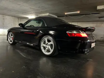 Porsche 911 Turbo Cabrio 2005 — Légendaire roadster turbo, boîte manuelle d'exception — dettaglio
