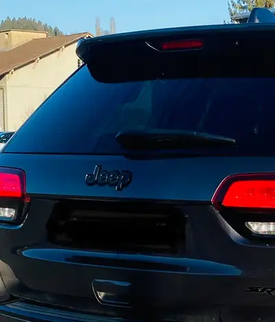 Jeep Grand Cherokee SRT 6.4 V8 — Muscle SUV américain, 468 ch, entretien complet — Miniature 9