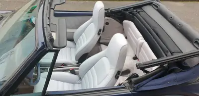 Porsche 911 Carrera 2 Cabrio 1991 — Légende décapotable avec homologation véhicule historique — Miniature 8