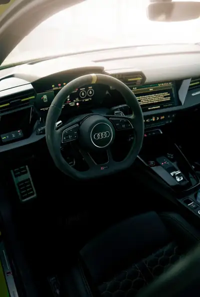 Audi RS3 Limousine 2.5 TSI quattro — 400 ch, transmission S-tronic, berline sportive premium — détail
