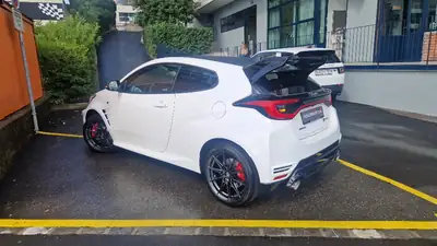 Toyota GR Yaris 1.6 GR Sport — 280 ch, performance pure et design agressif — exterior view
