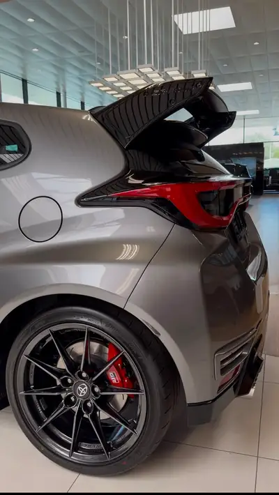 Toyota GR Yaris 1.6 GR Sport — 280 ch, performance pure et design agressif — Thumbnail 12