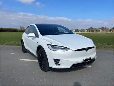 Tesla Model X Maximale Reichweite — SUV électrique 562 ch, autonomie exceptionnelle — exterior view