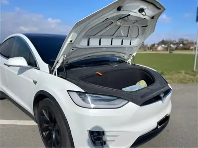 Tesla Model X Maximale Reichweite — SUV électrique 562 ch, autonomie exceptionnelle — detail