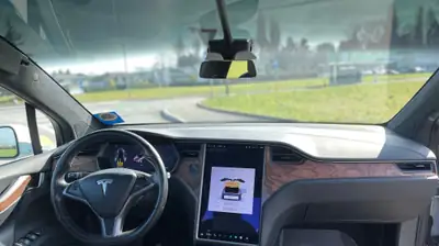 Tesla Model X Maximale Reichweite — SUV électrique 562 ch, autonomie exceptionnelle — Thumbnail 9