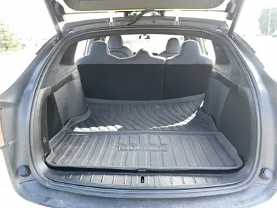 Tesla Model X Maximale Reichweite — SUV électrique 562 ch, autonomie exceptionnelle — Thumbnail 8
