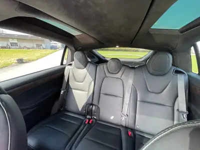 Tesla Model X Maximale Reichweite — SUV électrique 562 ch, autonomie exceptionnelle — Thumbnail 10