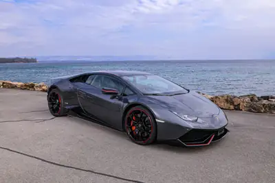 Lamborghini Huracán LP610-4 Coupé — Supercar 610 ch, kilométrage quasi neuf — vue extérieure