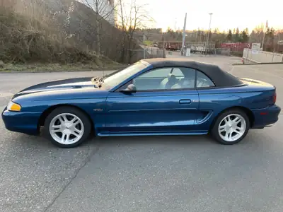 Ford Mustang GT Convertible 2000 — Légende américaine décapotable, 69'000 km — vista posteriore