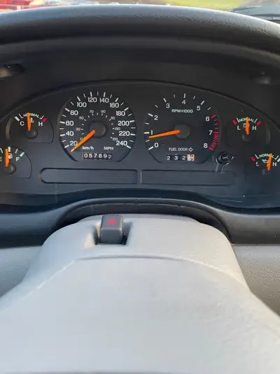 Ford Mustang GT Convertible 2000 — Légende américaine décapotable, 69'000 km — Miniatura 7