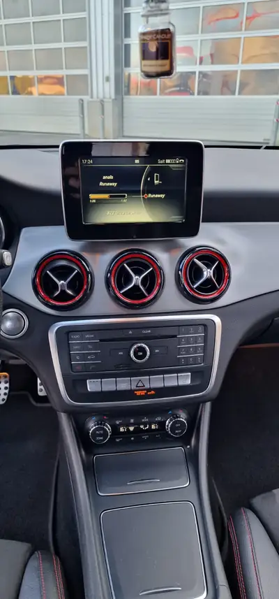 Mercedes-Benz CLA 250 Shooting Brake — Élégance sportive et polyvalence 4x4 — cruscotto