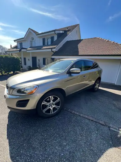 Volvo XC60 Diesel — SUV coupé élégant, transmission automatique, sans sinistre — Heckansicht