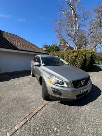 Volvo XC60 Diesel — SUV coupé élégant, transmission automatique, sans sinistre — Seitenansicht