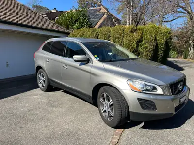 Volvo XC60 Diesel — SUV coupé élégant, transmission automatique, sans sinistre — Armaturenbrett