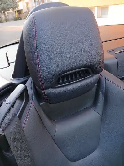 Mercedes-Benz SLK 200 — Cabriolet sportif AMG Line, 84'000 km, noir élégant — Miniature 9