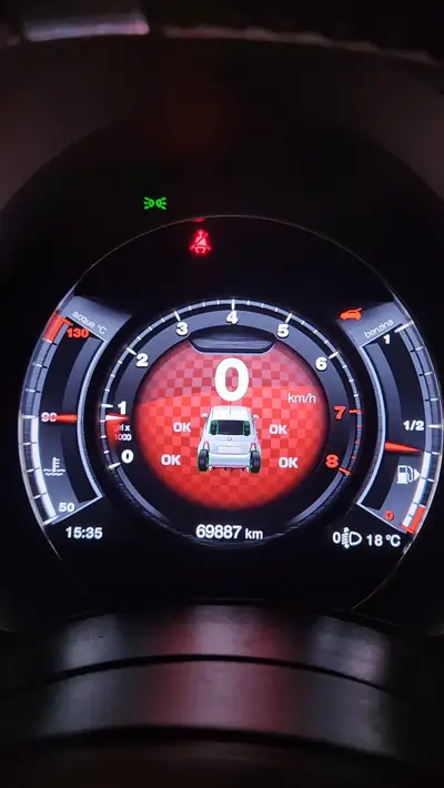 FIAT 595 Abarth 145cv — Sportive compacte dynamique, essence performante — detail