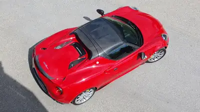 Alfa Romeo 4C Spider 1750 TBi — Roadster légendaire, package carbone complet, première main — côté