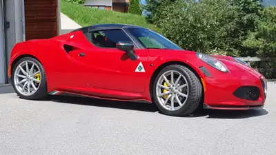 Alfa Romeo 4C Spider 1750 TBi — Roadster légendaire, package carbone complet, première main — vue extérieure
