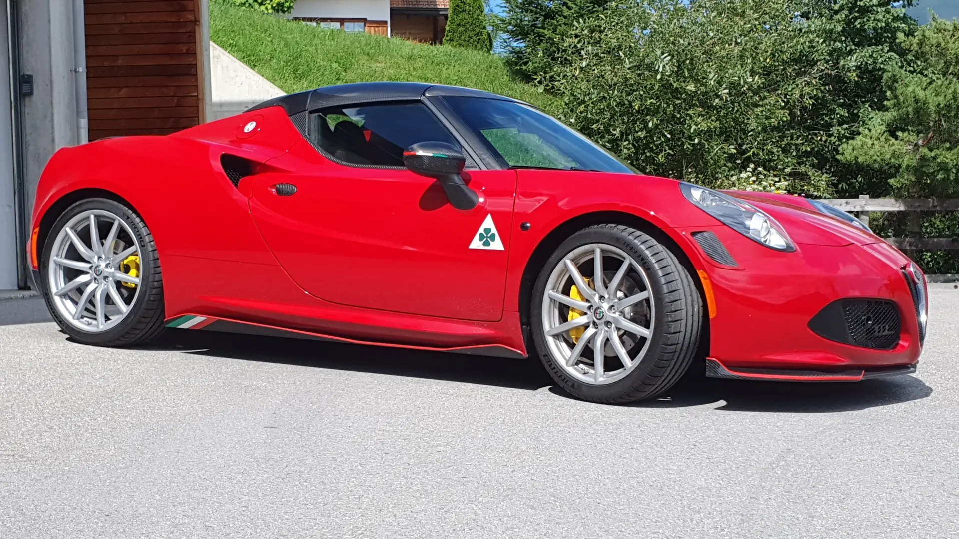 Alfa Romeo 4C Spider 1750 TBi — Roadster légendaire, package carbone complet, première main — Außenansicht