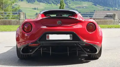 Alfa Romeo 4C Spider 1750 TBi — Roadster légendaire, package carbone complet, première main — intérieur