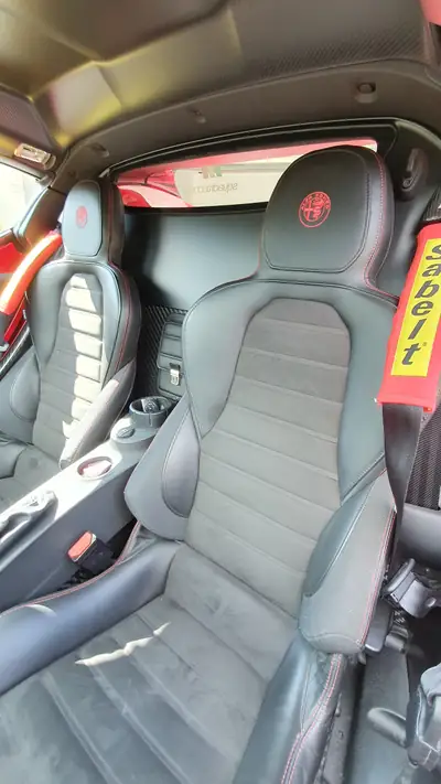 Alfa Romeo 4C Spider 1750 TBi — Roadster légendaire, package carbone complet, première main — détail