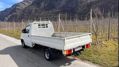 Hyundai H-1 Camionnette 2.5 TDI — Utilitaire robuste, diesel économique, 130'000 km — vue extérieure
