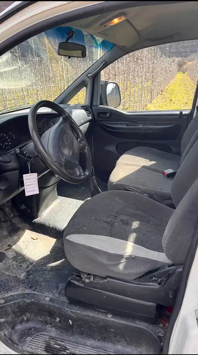 Hyundai H-1 Camionnette 2.5 TDI — Utilitaire robuste, diesel économique, 130'000 km — tableau de bord