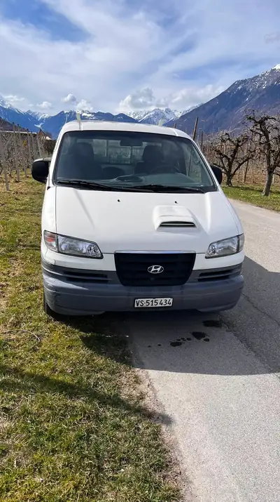 Hyundai H-1 Camionnette 2.5 TDI — Utilitaire robuste, diesel économique, 130'000 km — intérieur