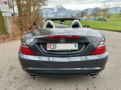 Mercedes-Benz SLK 250 AMG Paket — Cabriolet sportif, 204 ch, entretien impeccable — Armaturenbrett