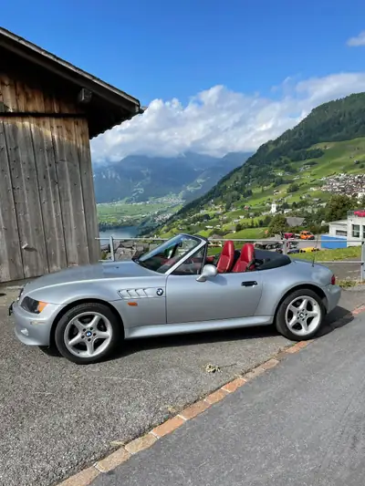 BMW Z3 2.8i Roadster — Cabriolet sportif des années 90, 192 ch et intérieur rouge — interni