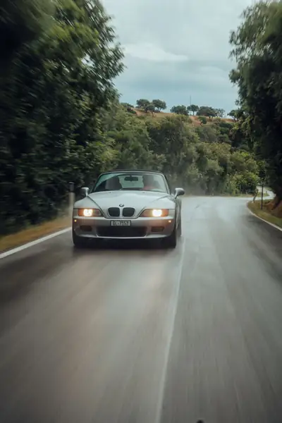 BMW Z3 2.8i Roadster — Cabriolet sportif des années 90, 192 ch et intérieur rouge — dettaglio