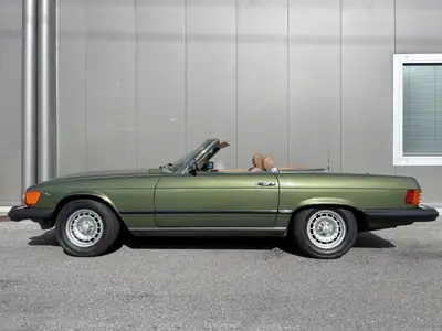 Mercedes-Benz SL 380 — Roadster mythique 1984, 16500 km seulement, version US rare — Miniatura 14