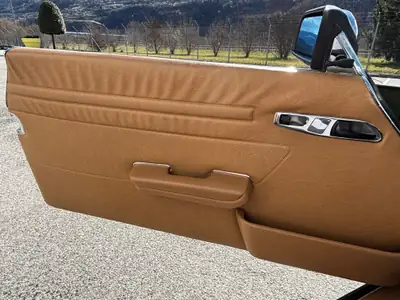 Mercedes-Benz SL 380 — Roadster mythique 1984, 16500 km seulement, version US rare — Miniatura 20